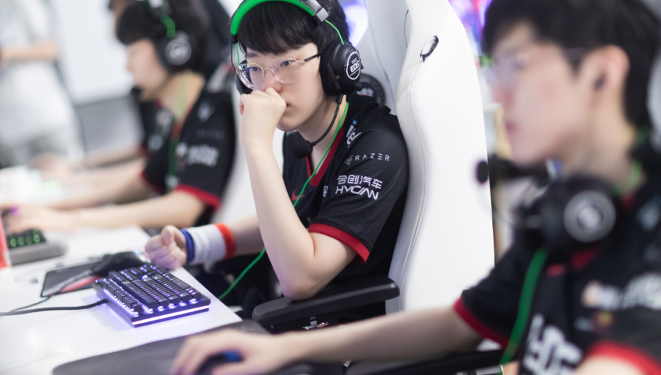 九游体育-Scout回归赛场，比分优势明显首场状态亮眼，巴塞罗那观众沸腾！的简单介绍